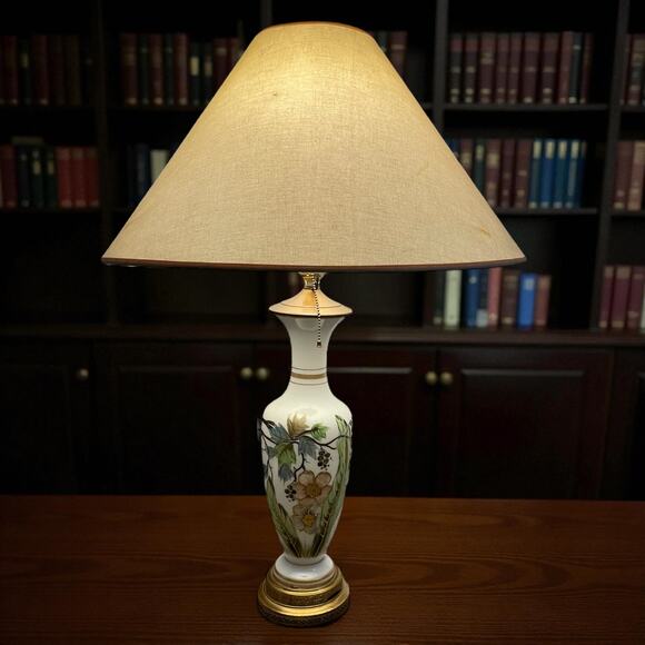 Vintage Porcelain Floral Table Lamp–Hand Painted Ceramic with Gilded Brass Base - Picture 1 of 7